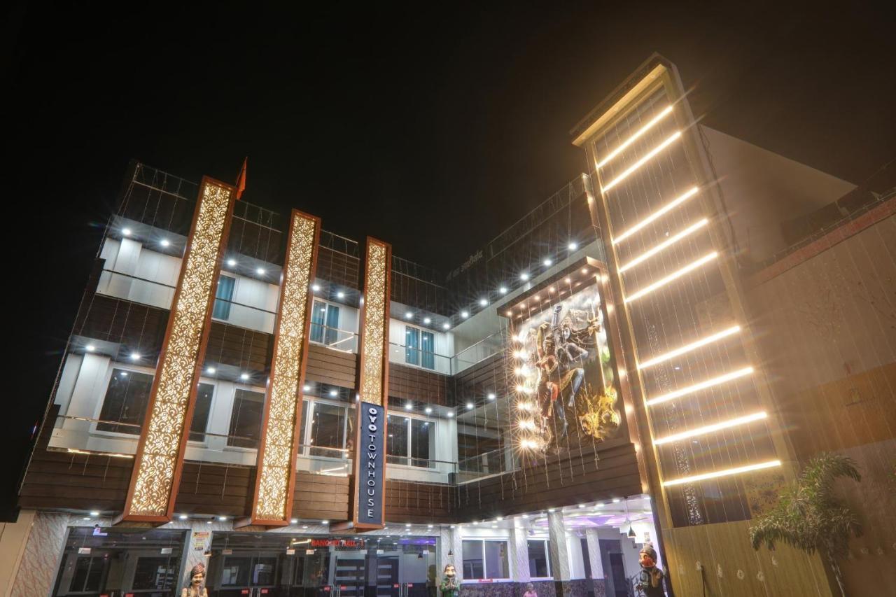 Townhouse P.S.Palace Near Amausi Metro Station Lucknow Dış mekan fotoğraf