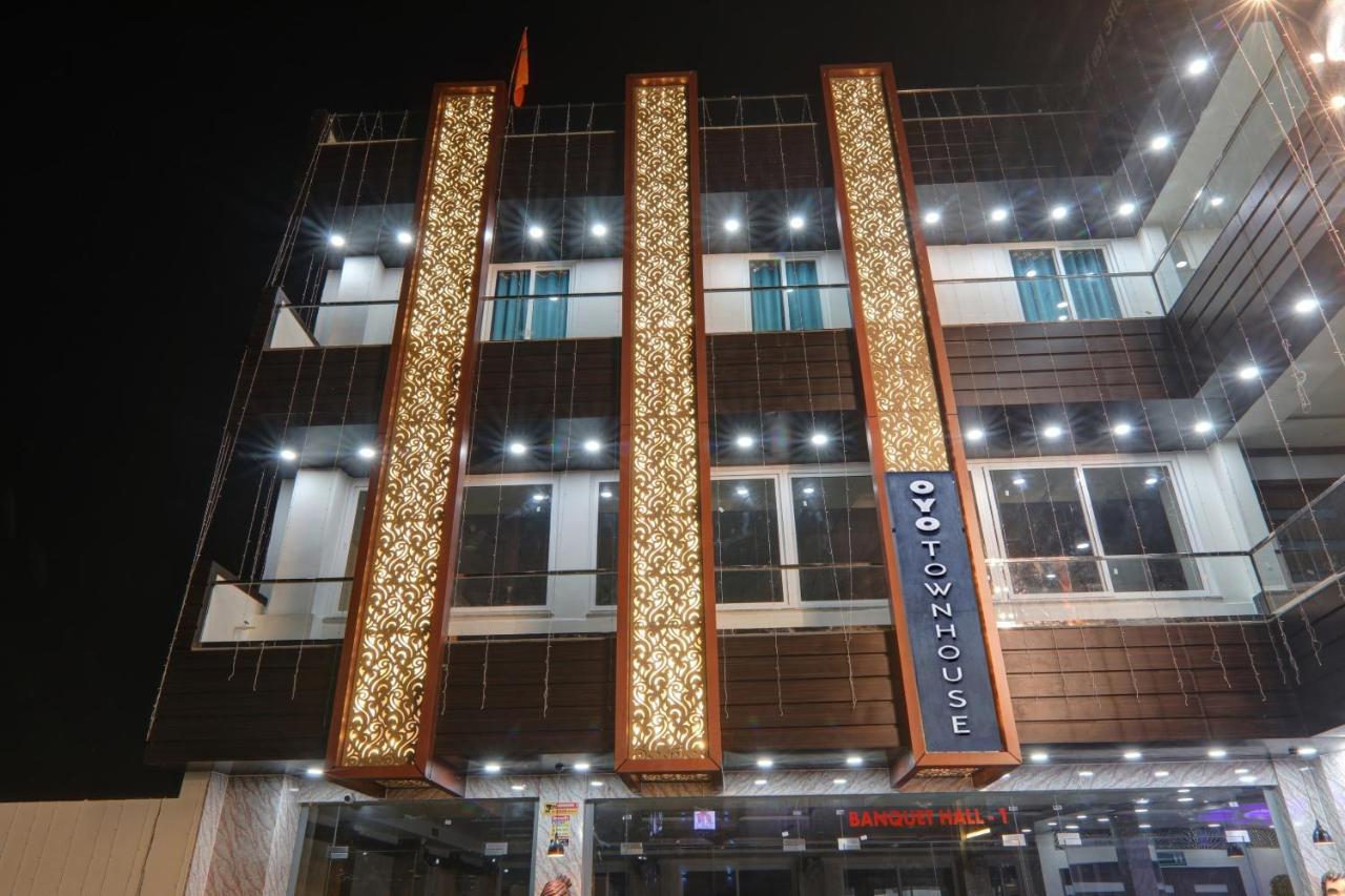 Townhouse P.S.Palace Near Amausi Metro Station Lucknow Dış mekan fotoğraf