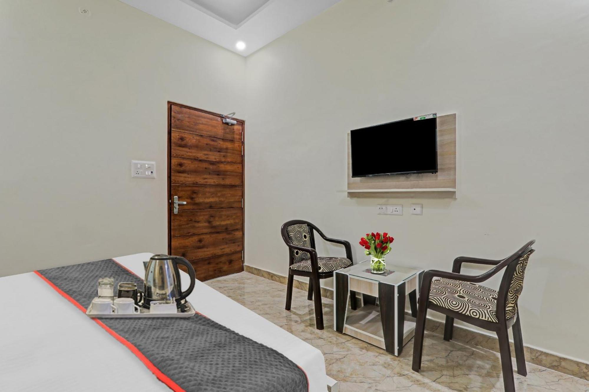 Townhouse P.S.Palace Near Amausi Metro Station Lucknow Dış mekan fotoğraf