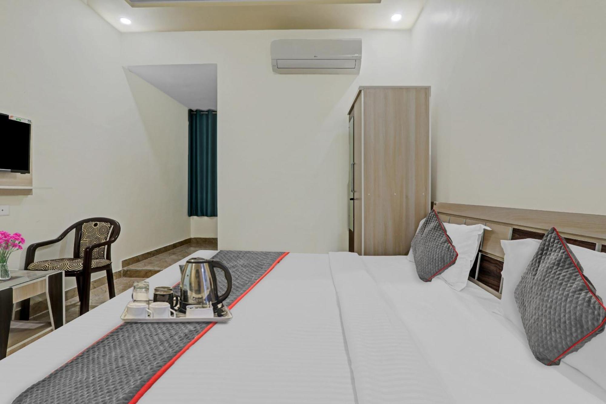 Townhouse P.S.Palace Near Amausi Metro Station Lucknow Dış mekan fotoğraf