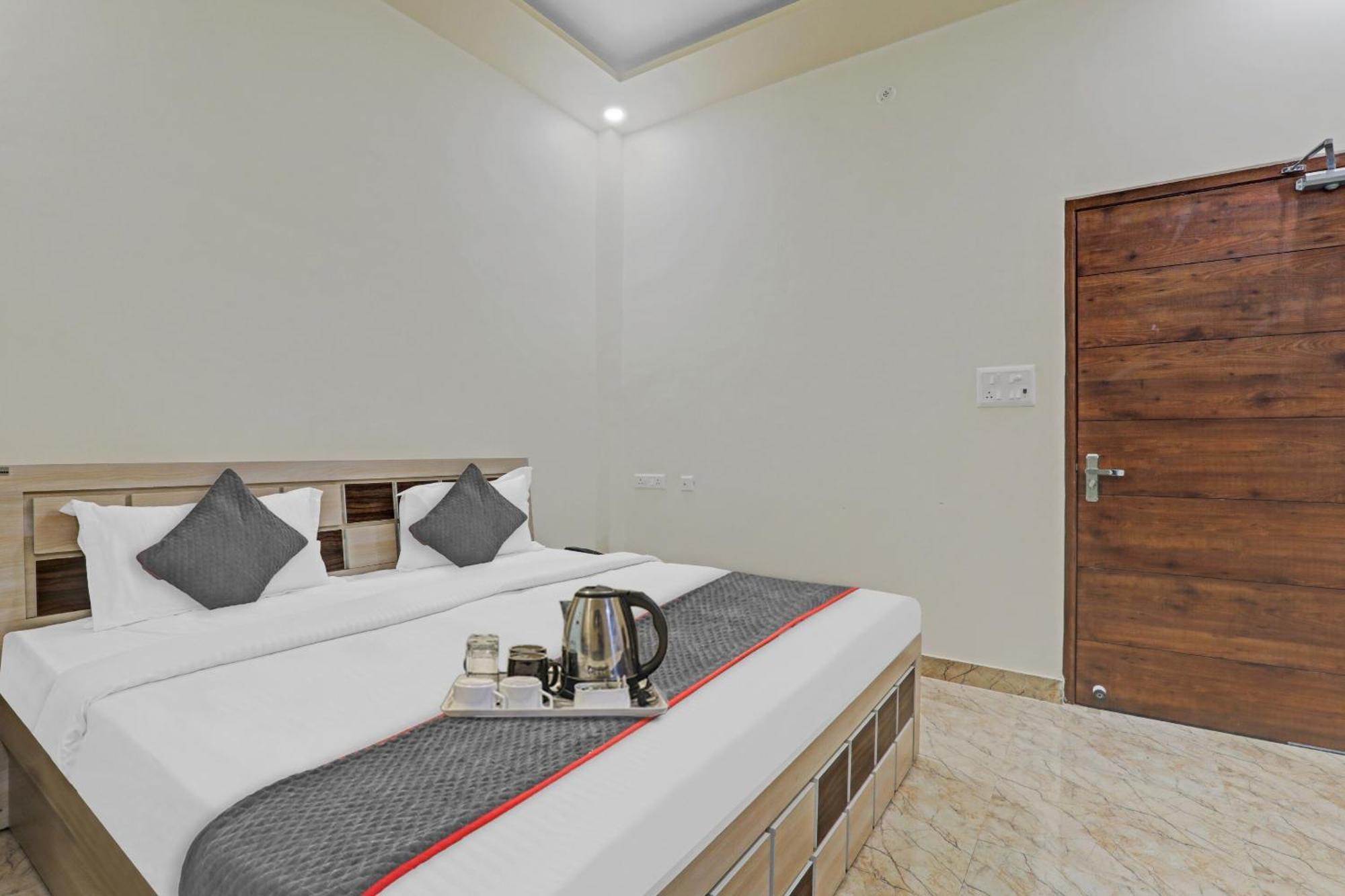 Townhouse P.S.Palace Near Amausi Metro Station Lucknow Dış mekan fotoğraf