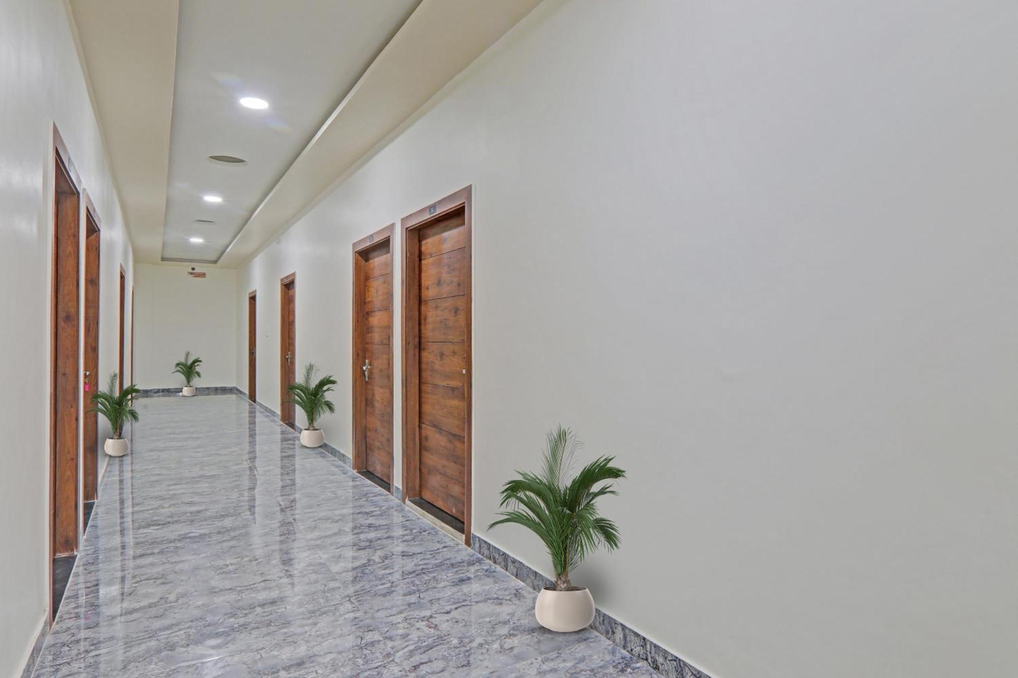 Townhouse P.S.Palace Near Amausi Metro Station Lucknow Dış mekan fotoğraf