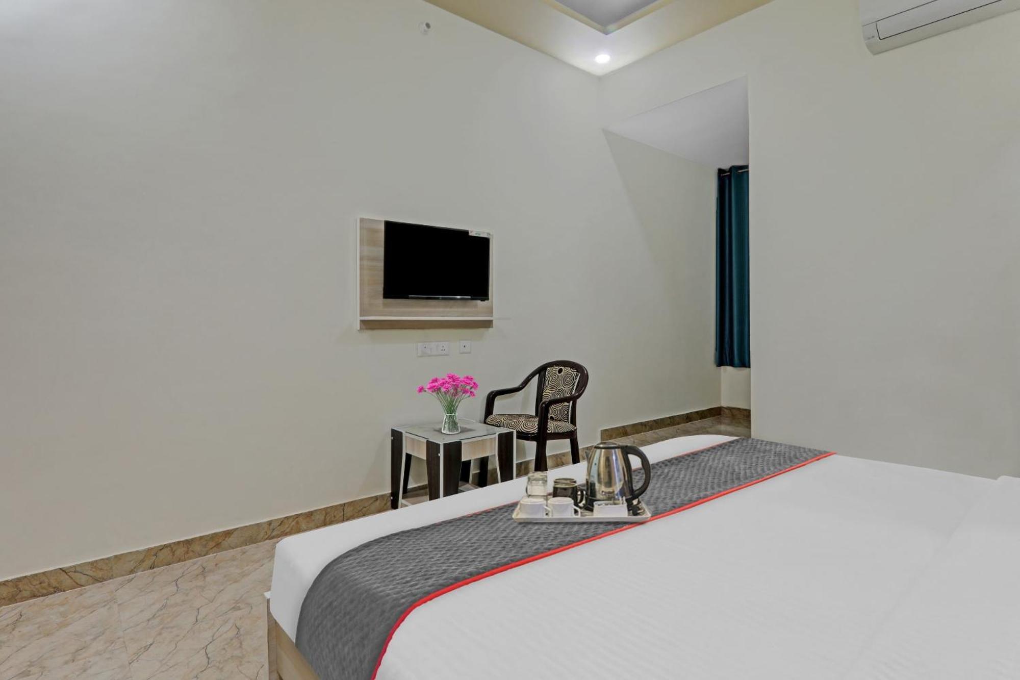 Townhouse P.S.Palace Near Amausi Metro Station Lucknow Dış mekan fotoğraf