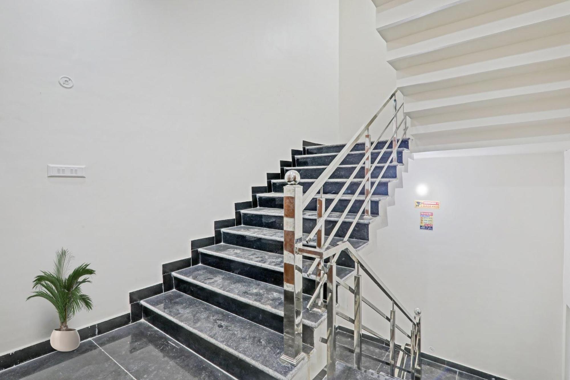 Townhouse P.S.Palace Near Amausi Metro Station Lucknow Dış mekan fotoğraf