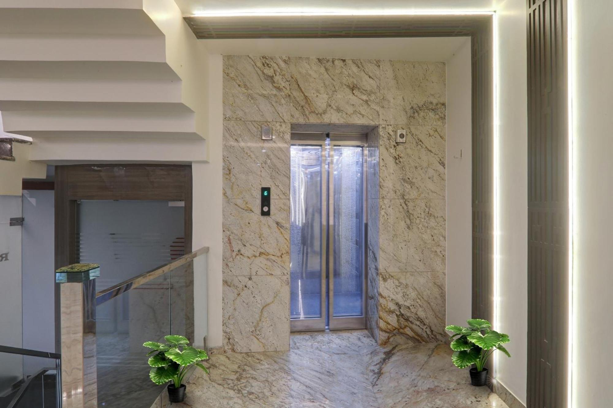 Townhouse P.S.Palace Near Amausi Metro Station Lucknow Dış mekan fotoğraf