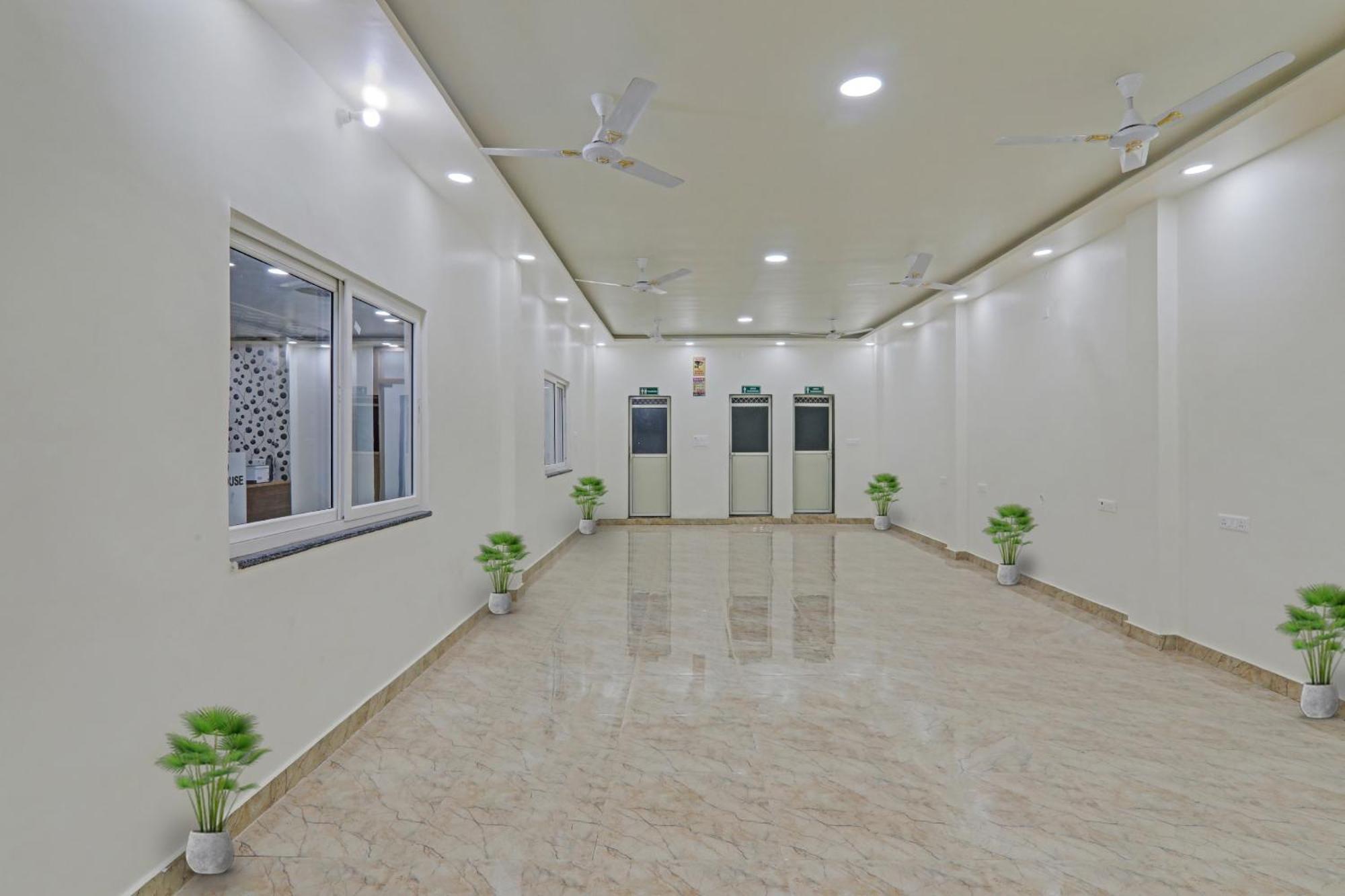 Townhouse P.S.Palace Near Amausi Metro Station Lucknow Dış mekan fotoğraf