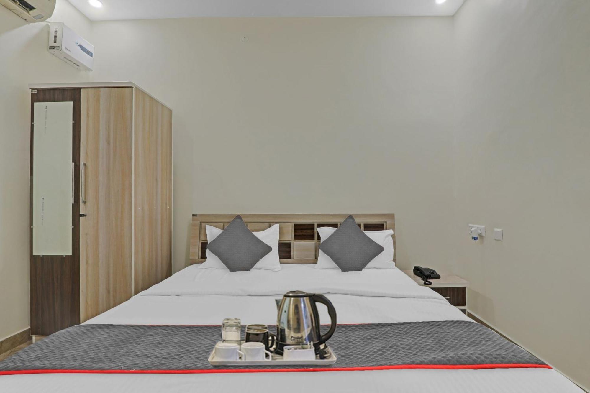 Townhouse P.S.Palace Near Amausi Metro Station Lucknow Dış mekan fotoğraf