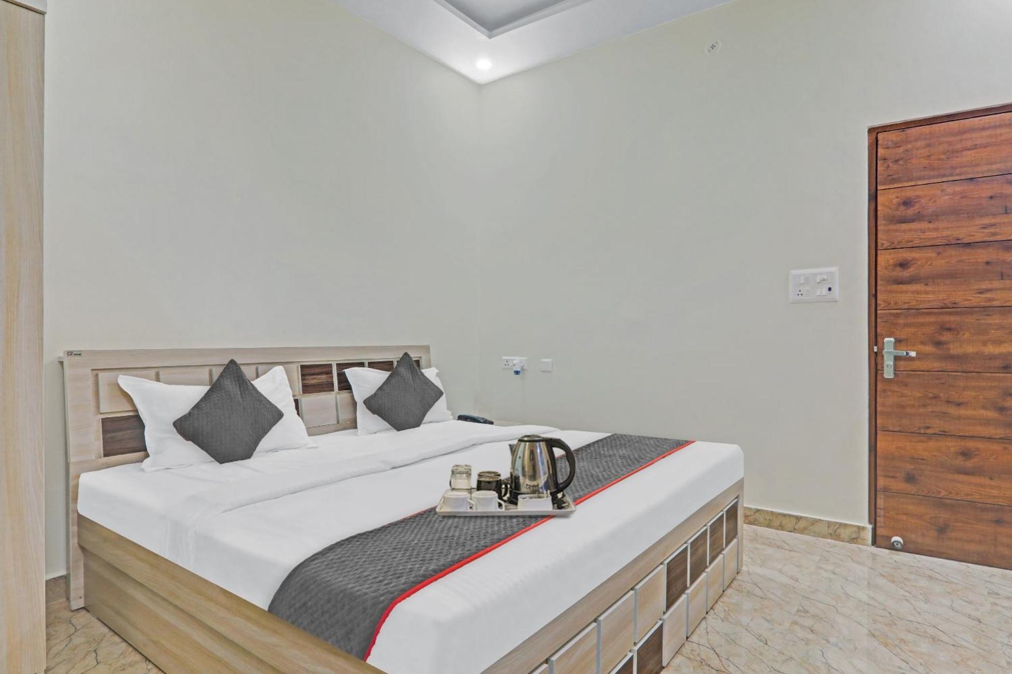Townhouse P.S.Palace Near Amausi Metro Station Lucknow Dış mekan fotoğraf
