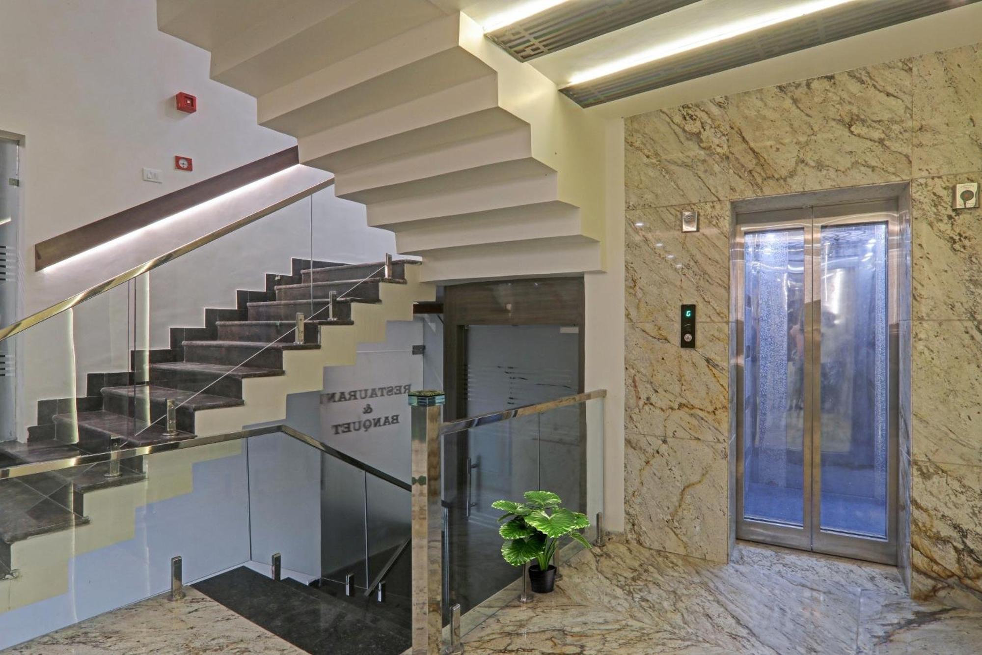 Townhouse P.S.Palace Near Amausi Metro Station Lucknow Dış mekan fotoğraf