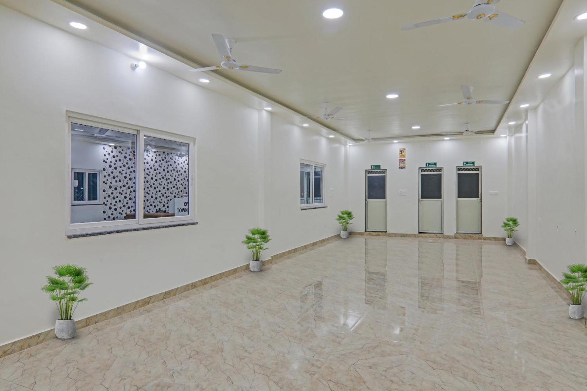 Townhouse P.S.Palace Near Amausi Metro Station Lucknow Dış mekan fotoğraf